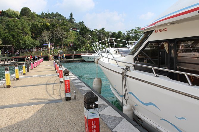 1-day Tour to Sun Moon Lake from Taipei by High Speed Rail - Temples, pagodas, and sunset views