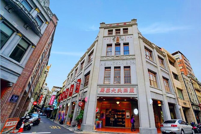 2-Hour Private Dadaocheng Walking Tour - Yongle Textile Market, 10 minutes with a practical focus