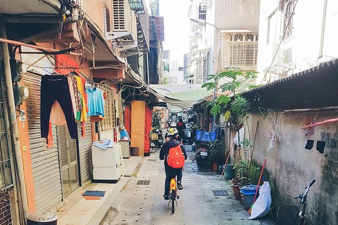 4-Hour Morning Cycling City Tour (incl. breakfast) - Dadaocheng Pier and Taipei’s old river trade
