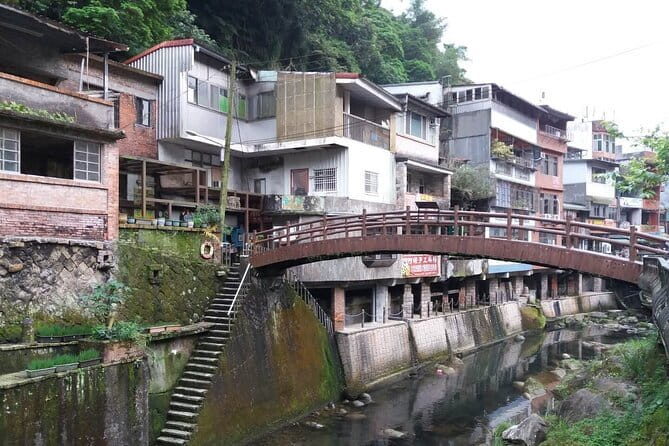 6 Hours Private Charter from Taipei in Shifen and Jiufen - Should You Book the Shifen and Jiufen Charter?