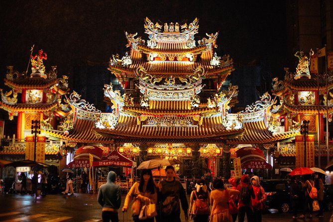 A Magical Evening in Taipei: Private City Tour - The guides make or break the evening