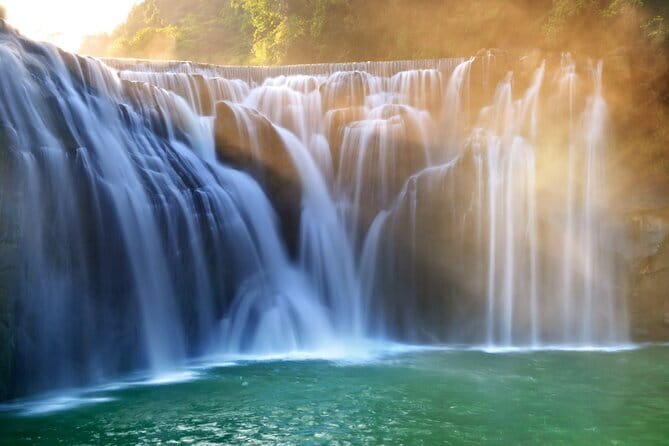 Alishan, Sun Moon Lake, Taichung Three Days Tour from Taipei - What the $457.60 price covers