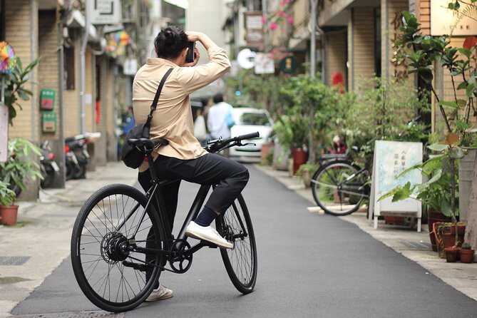 Best E-bike Cycling Tour in Taipei - Includes Local Food & Drinks - Key reasons this ride works so well