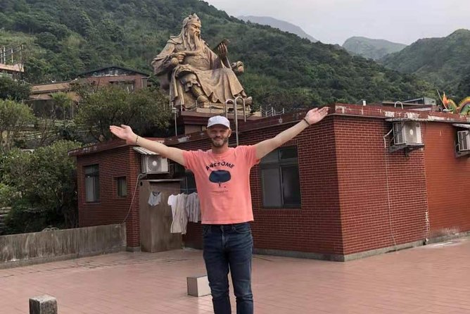 Charlie's Chartered-Private Tour Guide - A private Taipei day that bends to your plans