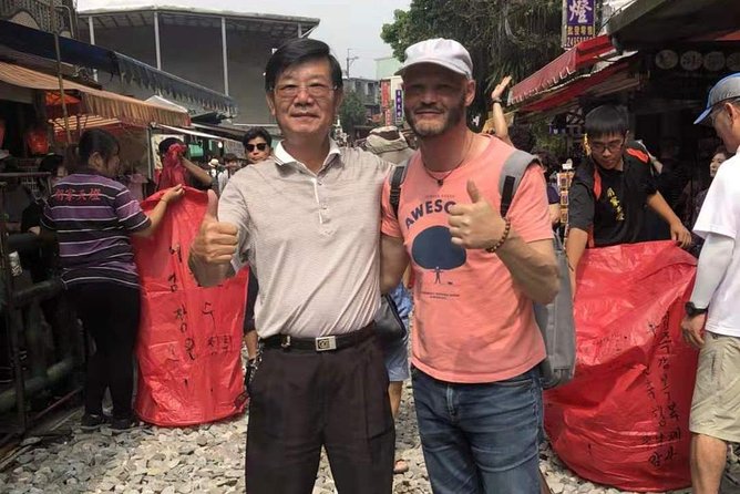 Charlie's Chartered-Private Tour Guide - Jiufen, Shifen, and Yehliu: the popular northern route