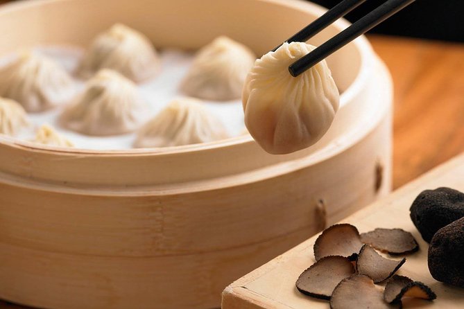Dinner at Din Tai Fung with Luxury Chinese Massage Treatment - The foot massage: 40 minutes for your feet, 10 for your shoulders