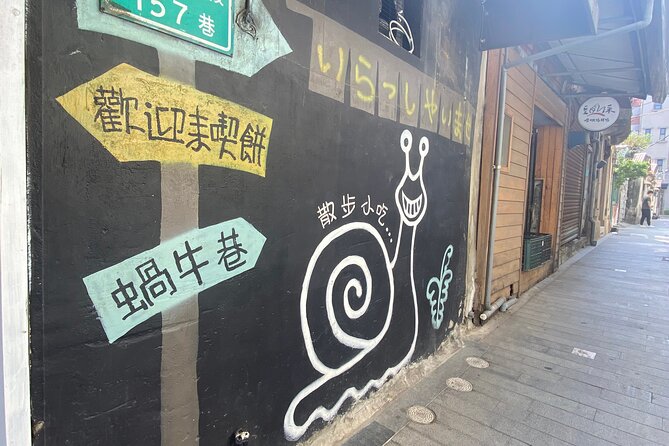 Food and Culture Walking Tour in Tainan - Pineapple cake and lunch on Xinmei Street