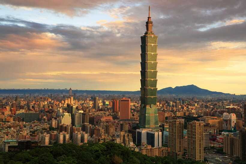 From Keelung: Private Taipei City Landmarks Shore Excursion - Language, comfort, and physical demands