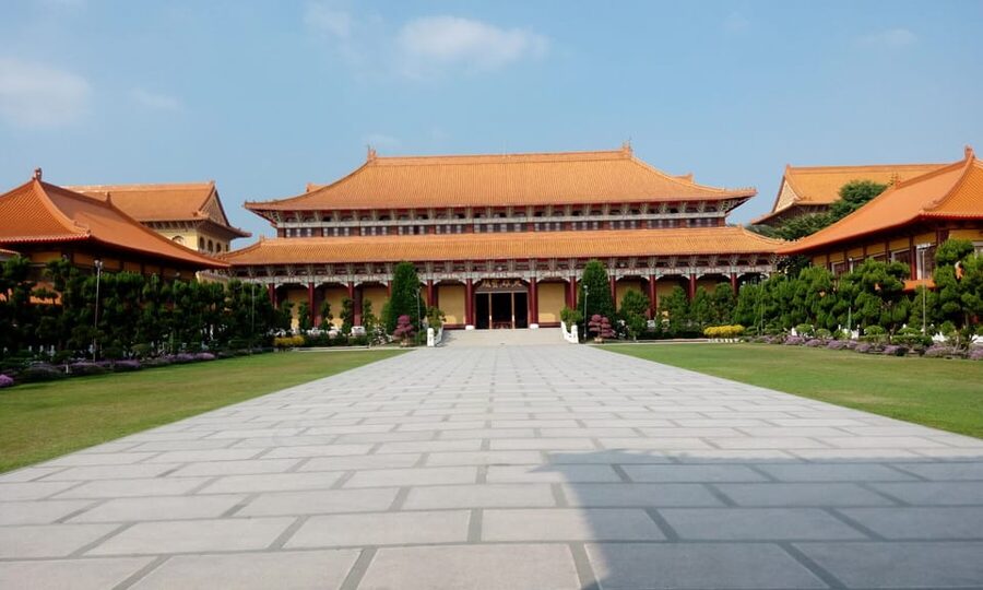 From Taipei: 5-Day Best of Round Taiwan Island Tour - Guides, buses, and the rhythm of the trip