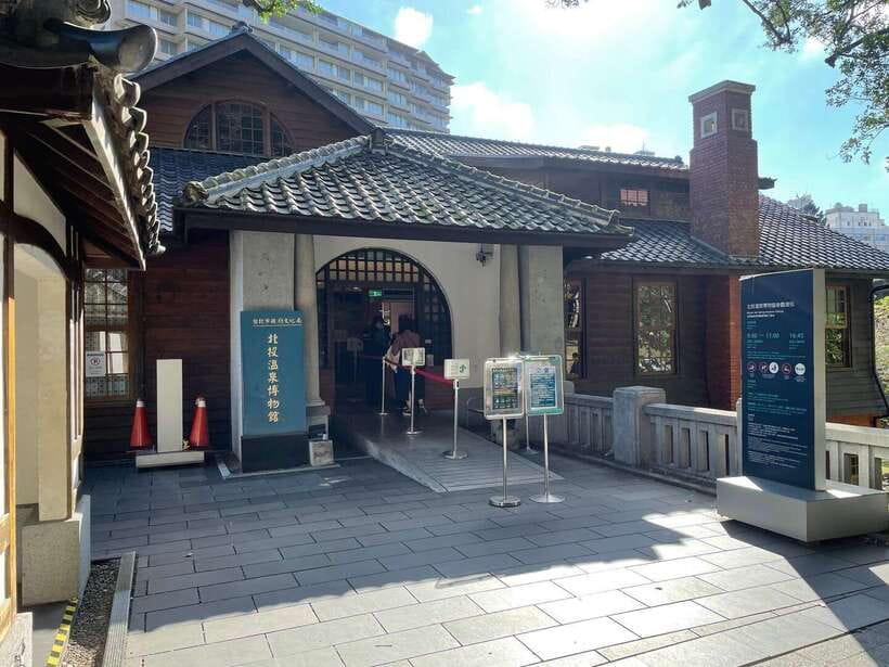 From Taipei: Beitou and Yangmingshan National Park Day Tour - Guides and transport shape the experience