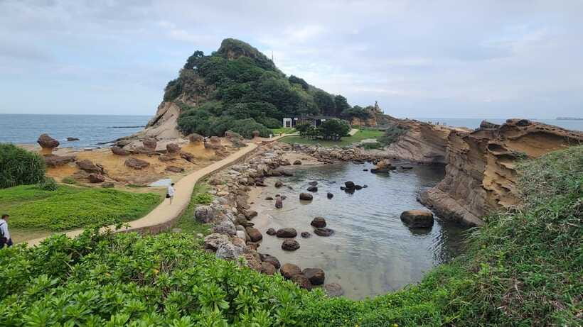 From Taipei: Best of Taiwan 9-Day Trip with Accommodation - Day 3: Dutch history in Tainan and Buddhist life in Kaohsiung