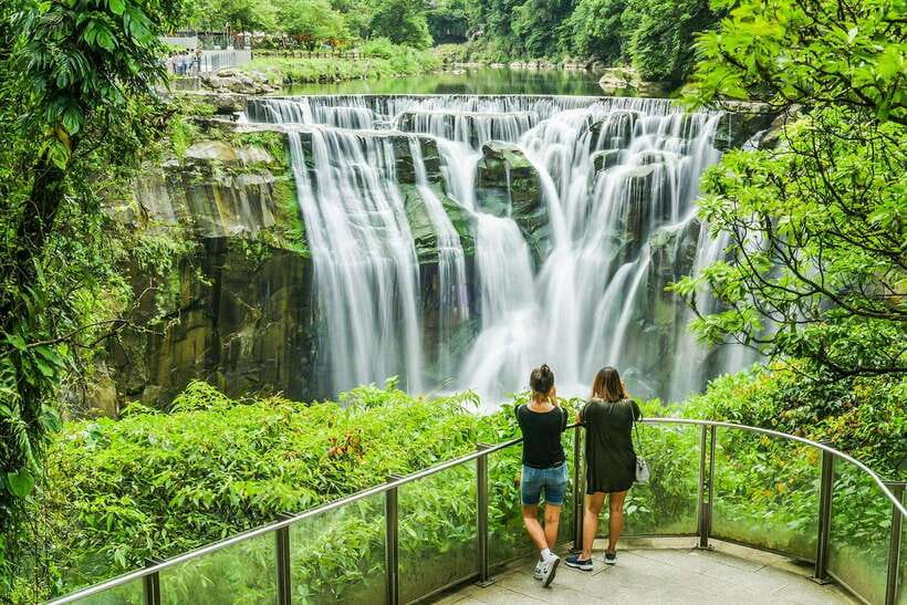 From Taipei: Jiufen & Shifen The Taiwan Charm Day Tour - Why this private Taipei day trip works