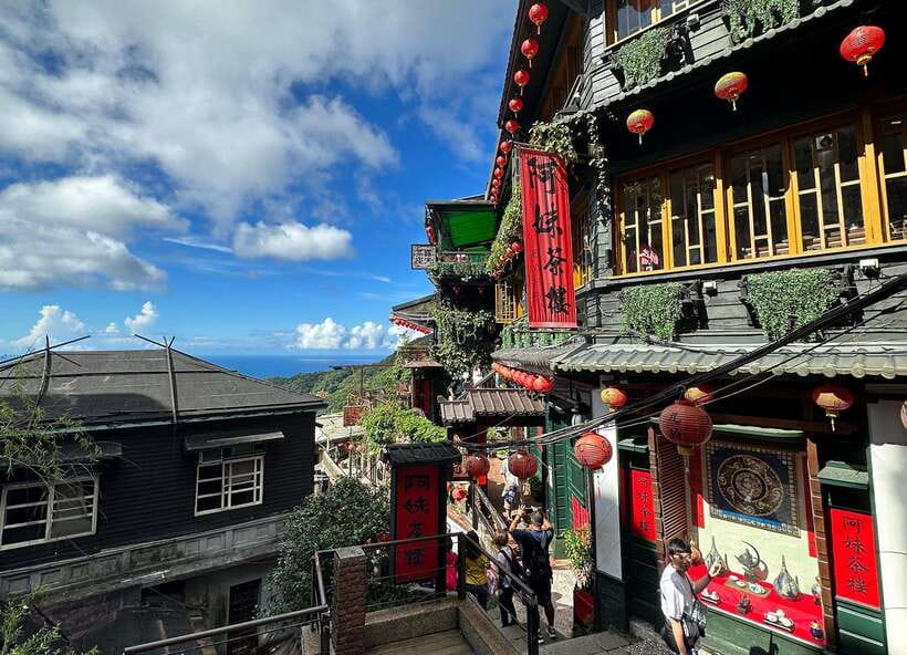 From Taipei: Jiufen & Shifen The Taiwan Charm Day Tour - Yin Yang Sea and the best photo pause