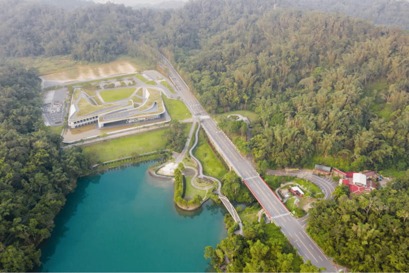 From Taipei: Nantou and Sun Moon Lake View Day Tour - Ita Thao Pier Plaza, food, and free time