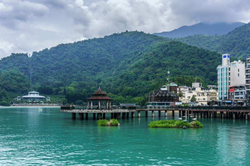 From Taipei: Nantou and Sun Moon Lake View Day Tour - How the guides shape the day