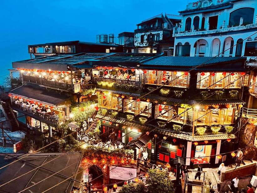 From Taipei: Old Gold Rush Town Jiufen Guided Night Tour - From Taipei to Taiwan’s old mining coast