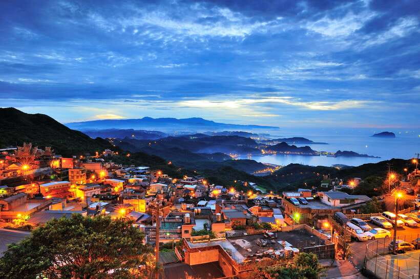 From Taipei: Old Gold Rush Town Jiufen Guided Night Tour - Gold Museum and the 220-kilogram bar