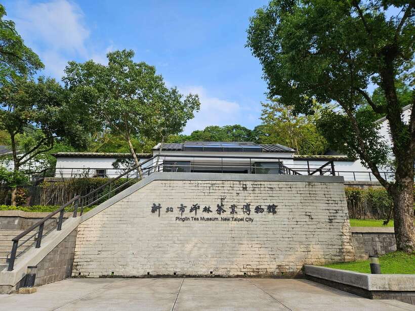 From Taipei: Pinglin Tea Culture and Maokong Guided Day Tour - Walking the Zhangshu Trail