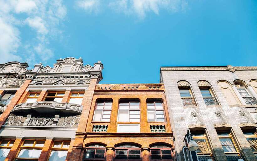From Taipei: Private Classic Taipei Timeless Treasures Tour - Dihua Street brings old Taipei into the open