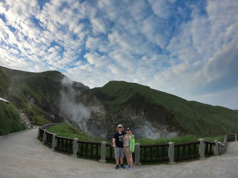 From Taipei: Private Yangmingshan Volcano and Nature Tour - The 25-minute walk to Qingtiangang Grassland