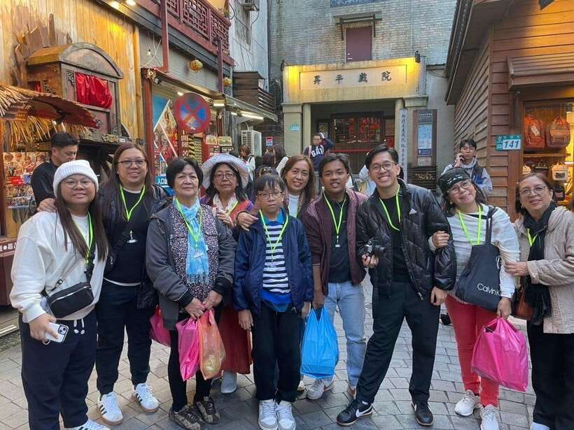 From Taipei: Shifen, Jiufen, and Yehliu Geopark Day Tour - Jiufen Old Street, tea, and tight lanes