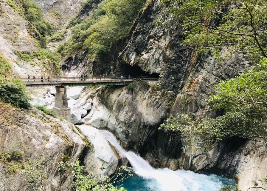 From Taipei: Taroko Gorge Private Tour - Eternal Spring Shrine and the road carved into rock