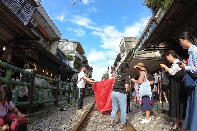Full-Day Private Custom Keelung Shore Excursions - Elephant Mountain, Dihua Old Street, and other custom choices