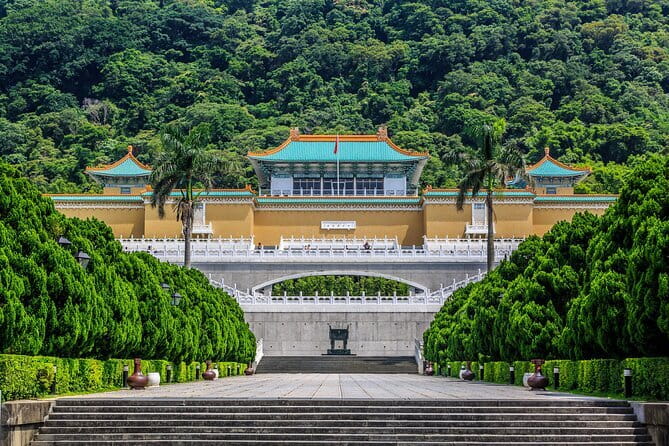 Full Day Private History Tour in Taipei City - Two and a half hours inside the National Palace Museum