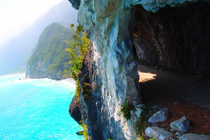 Full-Day Private Taroko National Park Tour from Hualien City - Qingshui Cliff brings the Pacific and mountains together