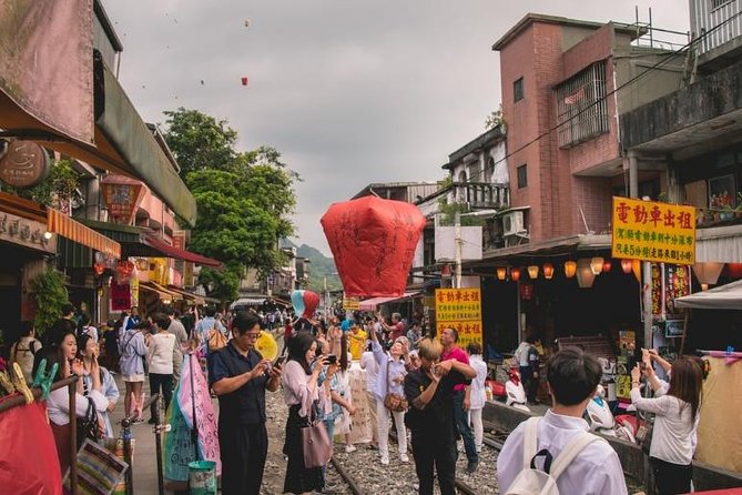 Half Day Private Tour to Jiufen, Shifen Waterfall & Pingxi Sky Lantern - Food, photos, and the small extras