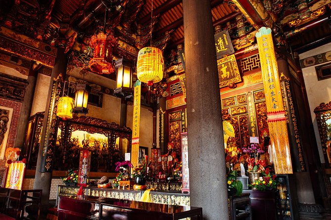 Highlights & Hidden Gems With Locals: Best of Taipei Private Tour - A neighborhood street and a 38-year-old bubble tea shop