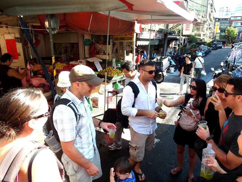 Iconic Food Tour: Local Street Food, Drinks & Sites - Starting at Yongchun Station and entering Xinyi’s food life