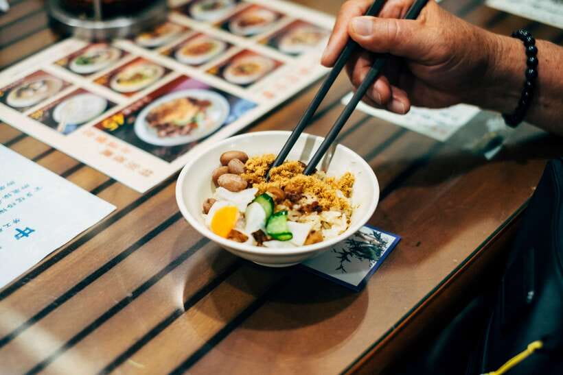 Iconic Food Tour: Local Street Food, Drinks & Sites - Learning what makes old-style stinky tofu different