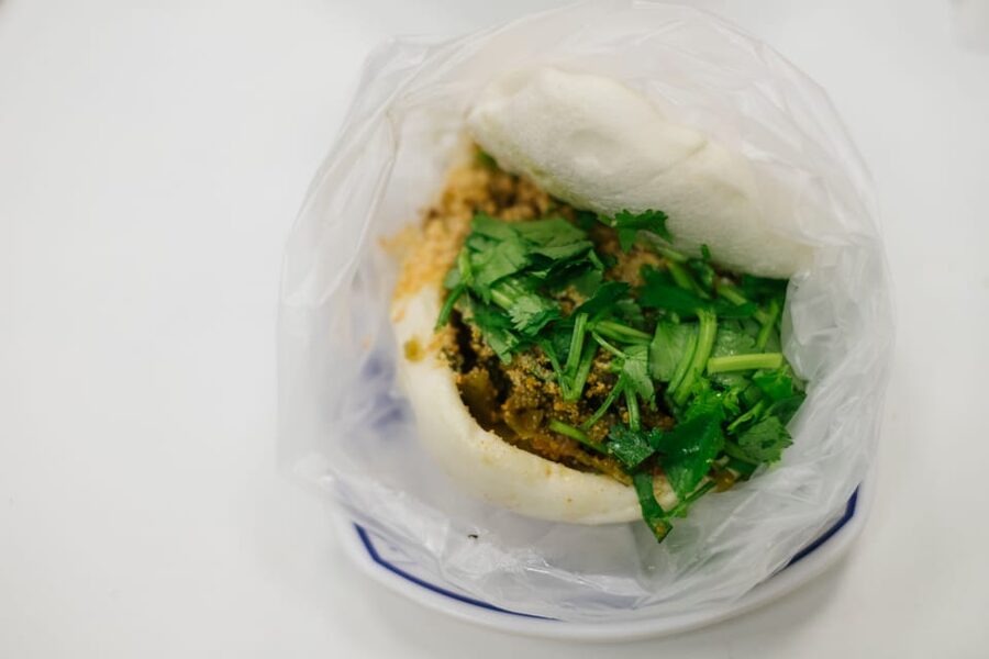 Iconic Food Tour: Local Street Food, Drinks & Sites - What the 210-minute format feels like