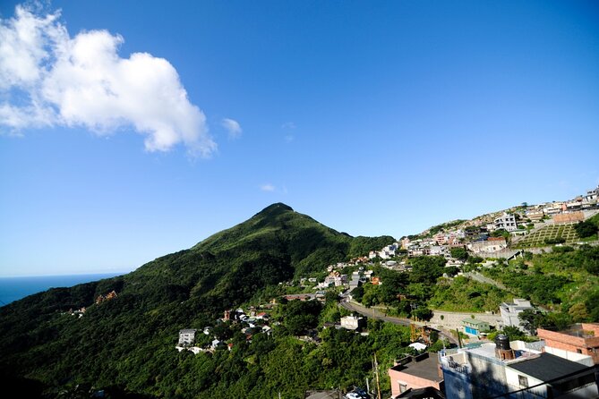 Jiufen, Heping Island Park & Keelung Night Market Day Tour - Keelung Miaokou Night Market for the final hour