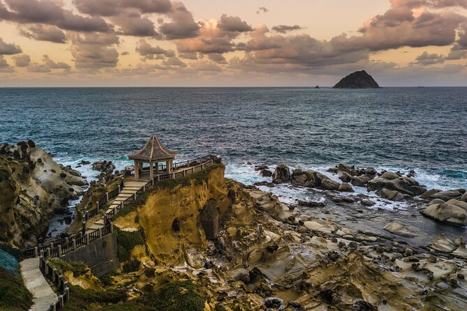 Jiufen, Heping Island Park & Keelung Night Market Day Tour - Heping Island Park and the open coast
