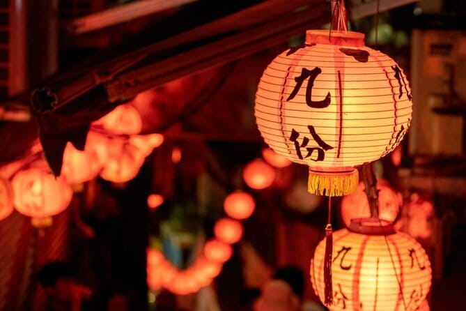 Jiufen, Shifen and Houtong Cat Village Private Tour - Shifen Waterfall and the railway town