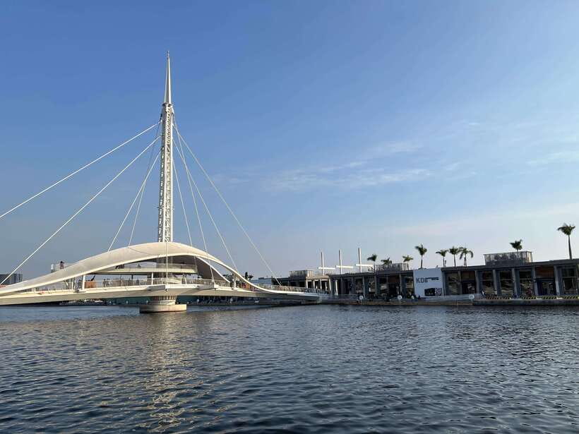 Kaohsiung: Private City Tour with Fo Guang Shan Museum - How much value do you get for $104?