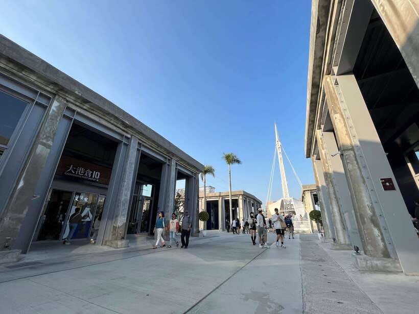Kaohsiung: Private City Tour with Fo Guang Shan Museum - What the guide adds to the day