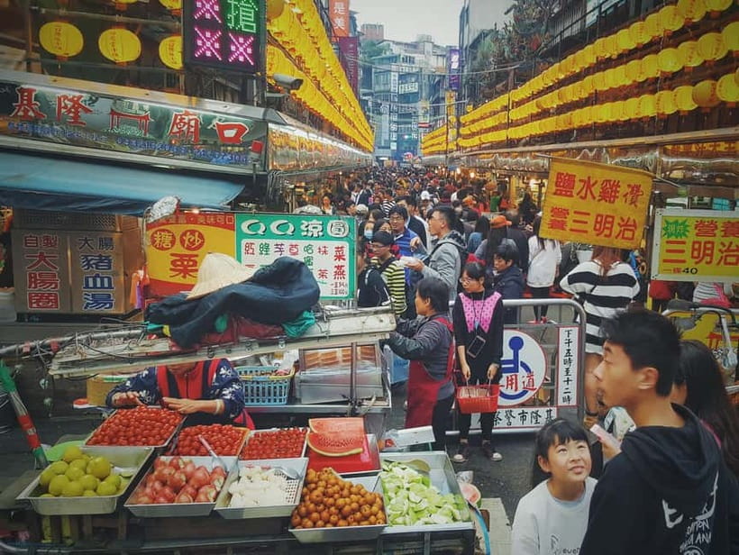 Keelung: Guided Walking Tour with Snacks and Drink - Fude Temple and the quieter side of the route