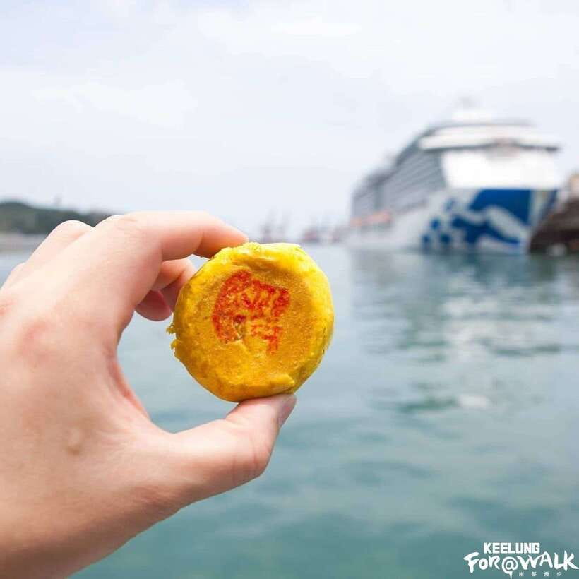Keelung Half-Day Food Tour: Explore Day & Night Markets - First tastes, from curry noodles to herbal tea
