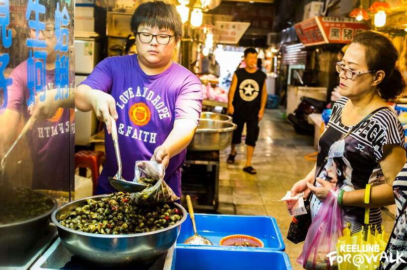Keelung Half-Day Food Tour: Explore Day & Night Markets - A temple walk connects food with local tradition