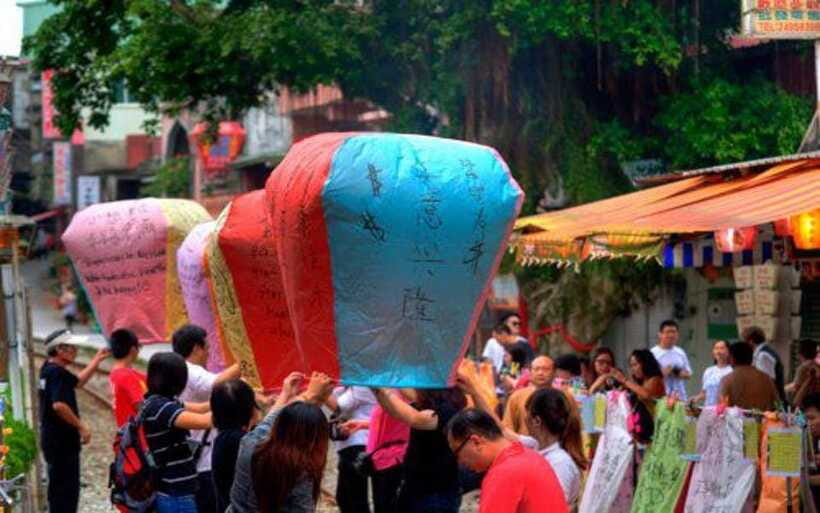 New Taipei: Pingxi Sky Lantern Festival Experience in Shifen - The Best Time to Go