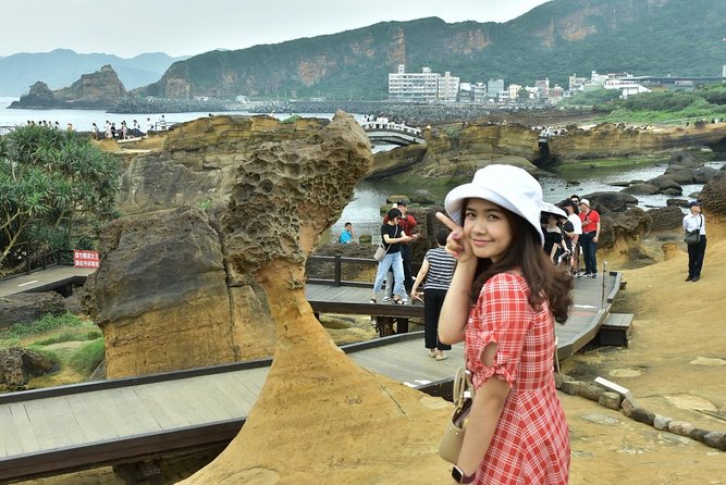 Northern Taiwan Private Adventure: Yehliu, Jiufen, & Pingxi - One day, six northern Taiwan highlights
