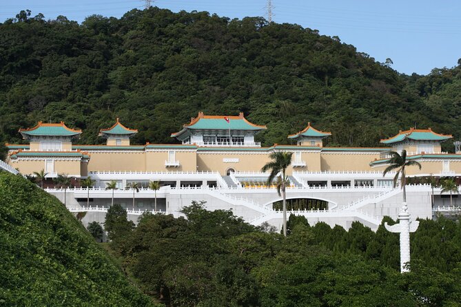 One-Day Historical and Heritage Tour in Taipei - Martyrs’ Shrine and the Grand Hotel area