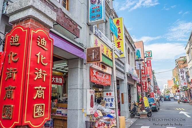 One-Day Historical and Heritage Tour in Taipei - Longshan Temple in Wanhua