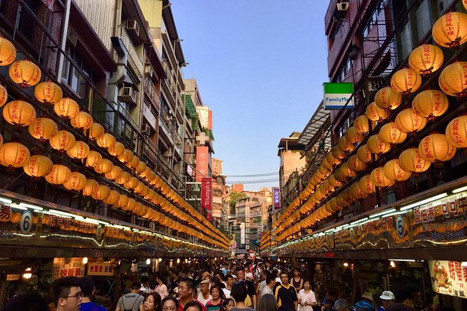 One-day private chartered car tour in Taipei: Yehliu, Jiufen, Pingxi, North Coast popular attractions with chartered car, professional Chinese/English driver - Why a private car makes this route work