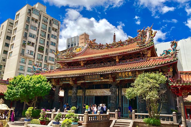 One-day private chartered car tour in Taipei: Yehliu, Jiufen, Pingxi, North Coast popular attractions with chartered car, professional Chinese/English driver - The best part may be the route your guide changes