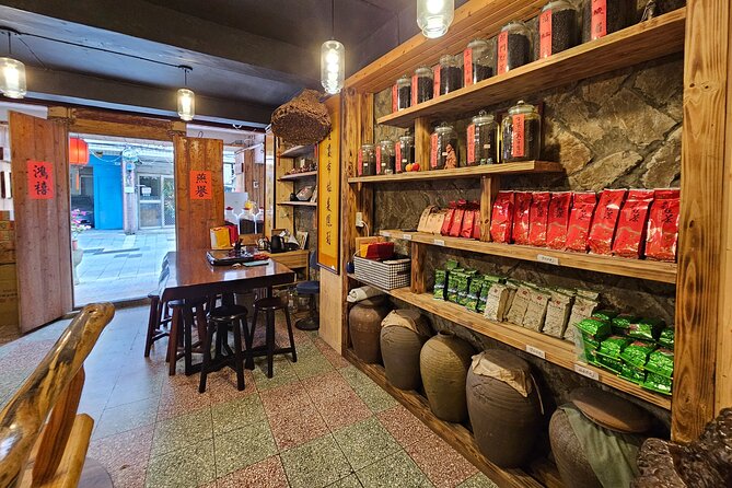 Pinglin Tea Culture & Maokong Day Tour from Taipei - Lunch in Maokong, with food costs on your own
