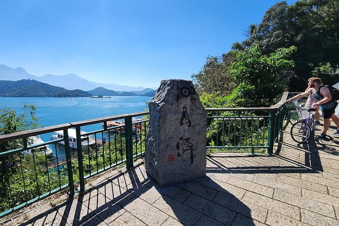 Private 9-Hour Sun Moon Lake Leisure Tour from Taichung (台中)! - Taking in the Lake Beyond the Boat